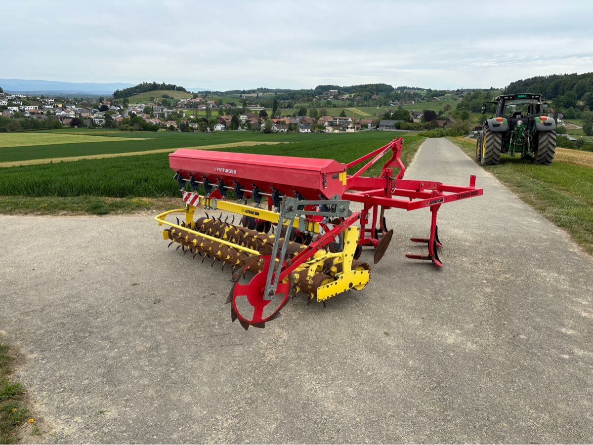 Tutte le macchine: Grubber Pöttinger mit Sägerät / Sämaschine / Drillbox – Usato da Courgevaux venduto da Querly 6