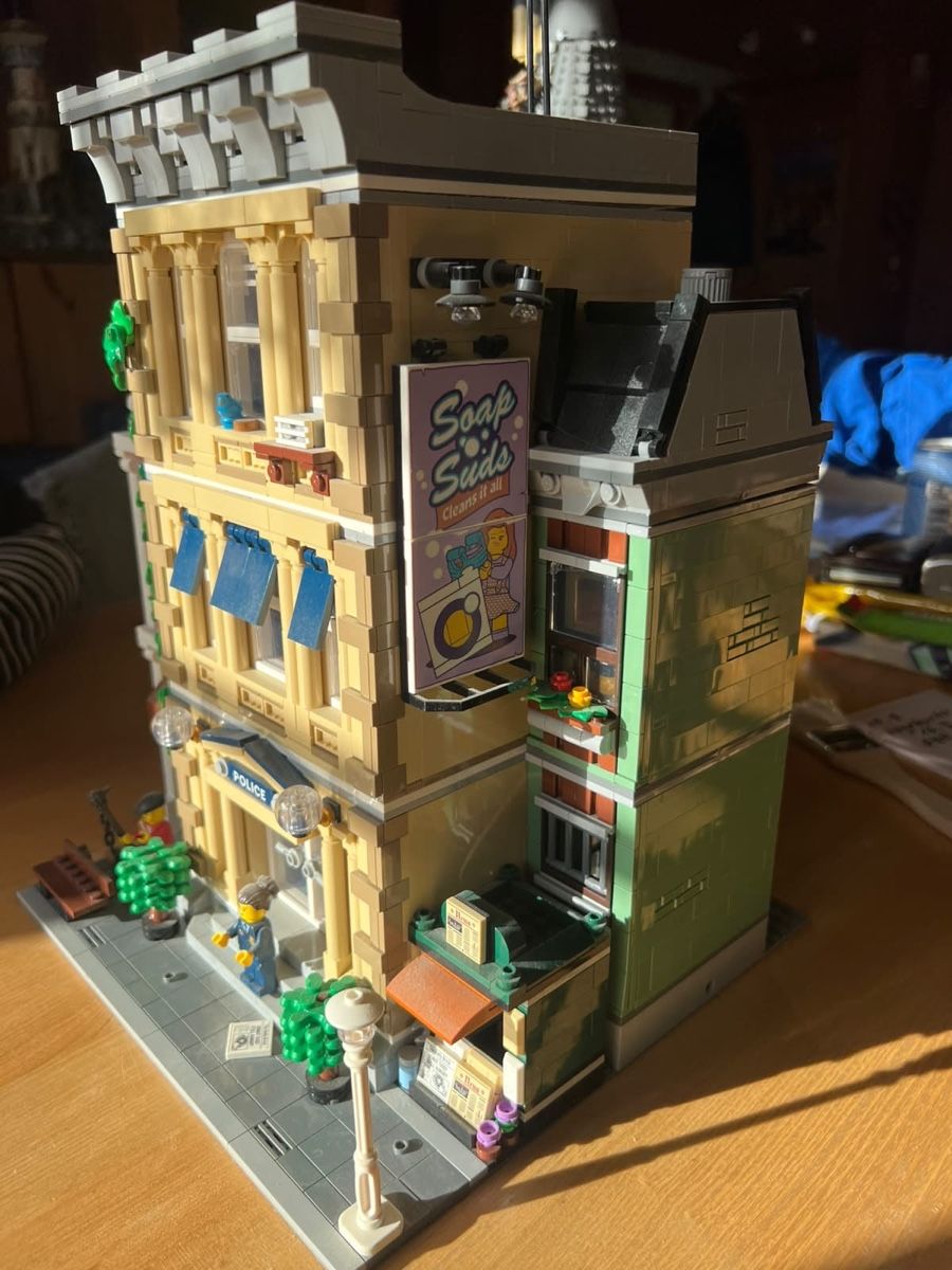 Kit di costruzioni: Lego Polizeistation 10278 Modular Building  – Usato da Wattwil venduto da Weinachtsmann