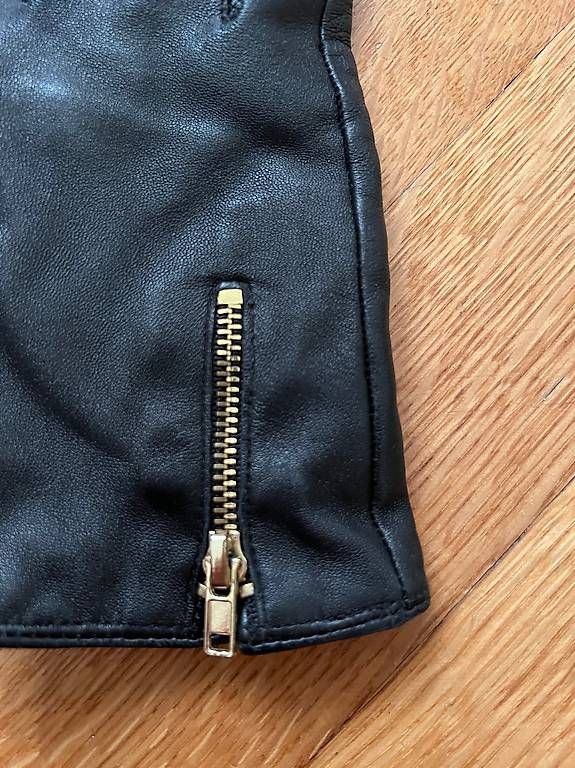 Guanti & manicotti: Gants noirs – Usato da Lausanne venduto da sugarplumfairy 2