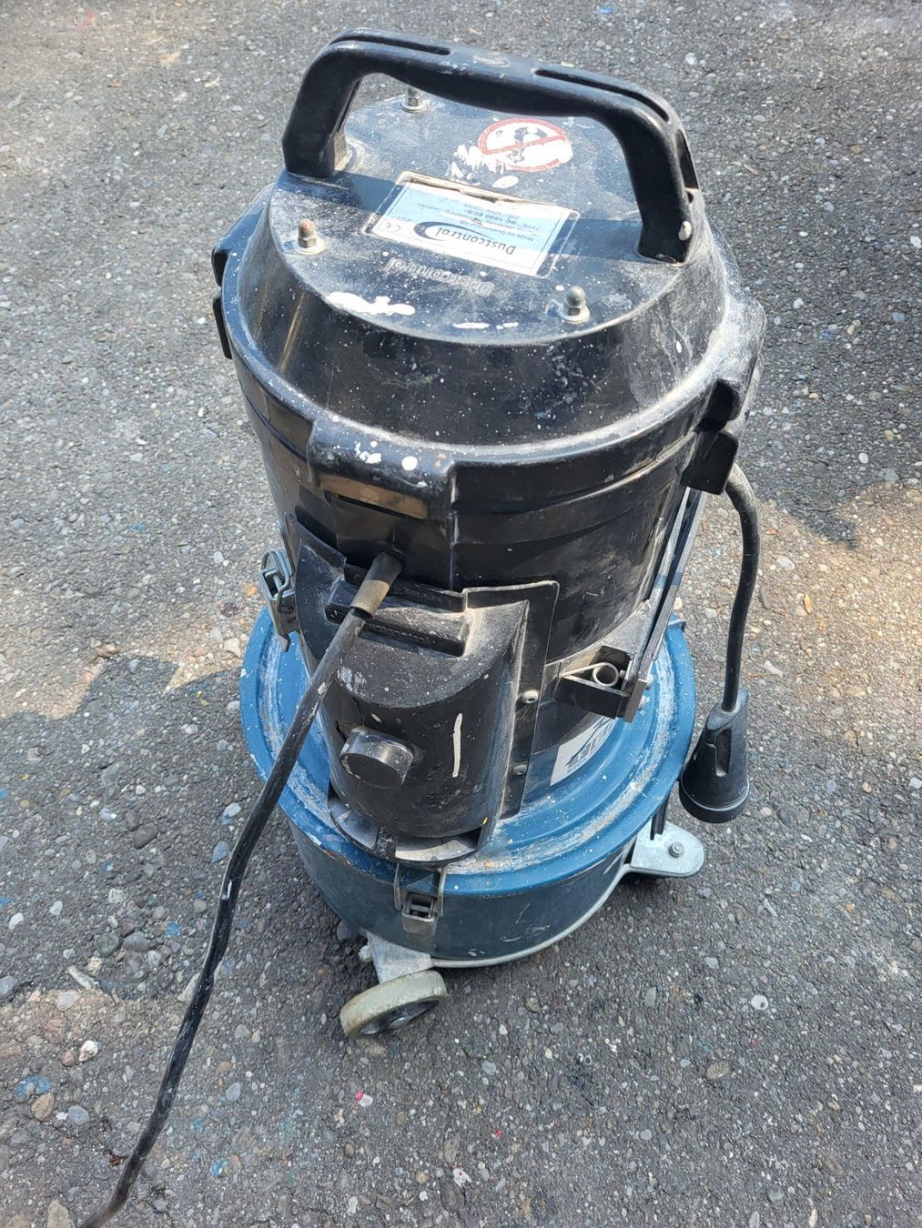 Staubsauger & Zubehör: Staubabsaugung Dustcontrol DC 1800 Eco gebraucht – Defekt aus Spreitenbach von martini60hirsch