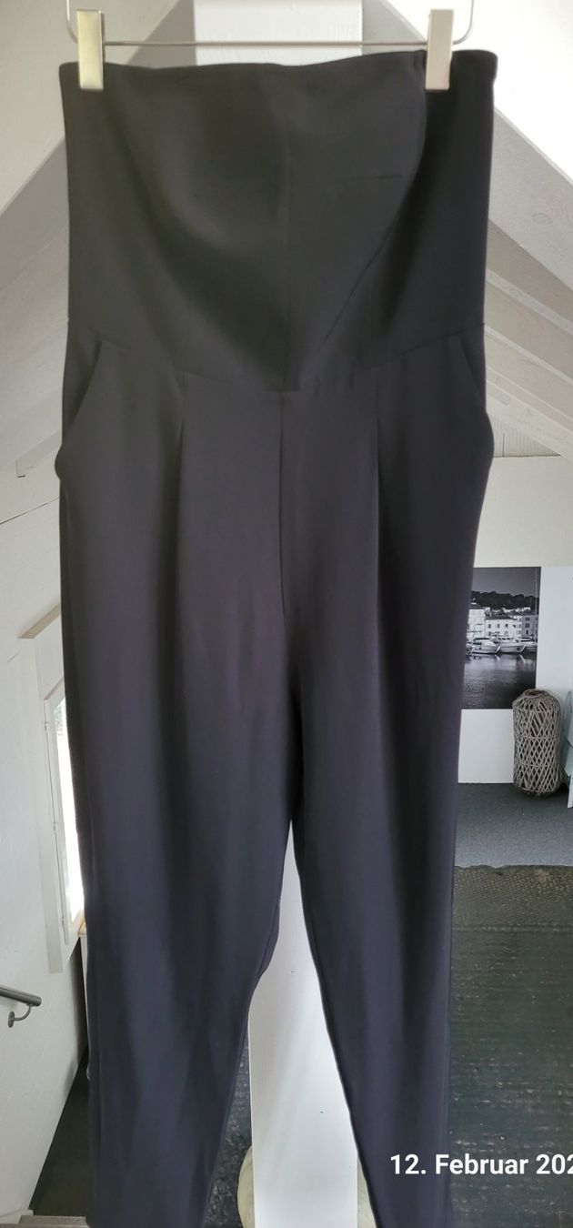 Esprit Tute: Schwarzer Jumpsuit - Elegant und bequem – Usato da Bünzen venduto da Milly32 2