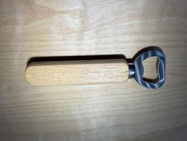 Praktischer Flaschenöffner mit Holzgriff, personalisiert