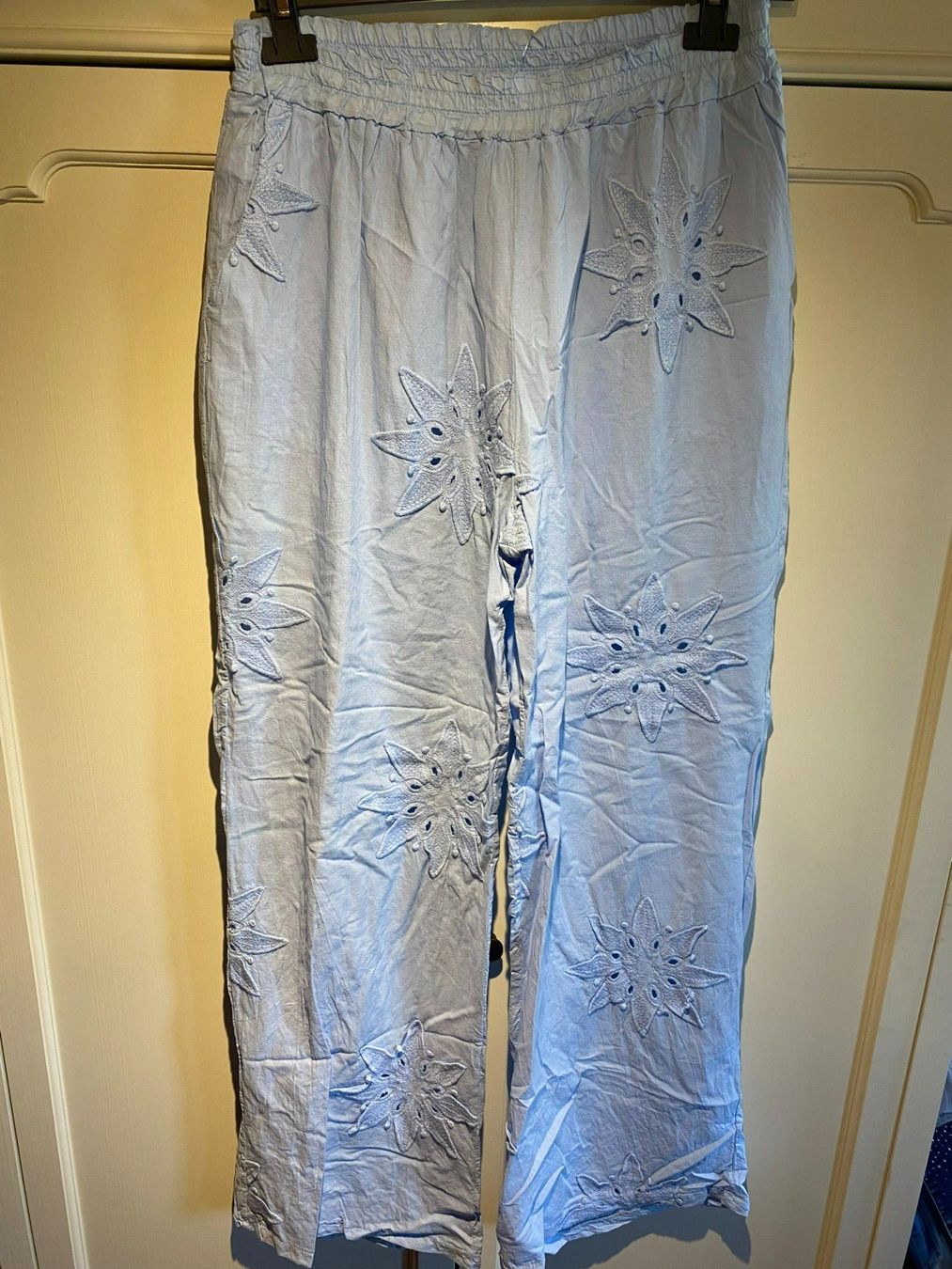 Pantaloni: LEICHTE STOFF HOSE,HELLBLAU – Nuovo e nell'imballaggio originale da Meienried venduto da ManuelaBoutique
