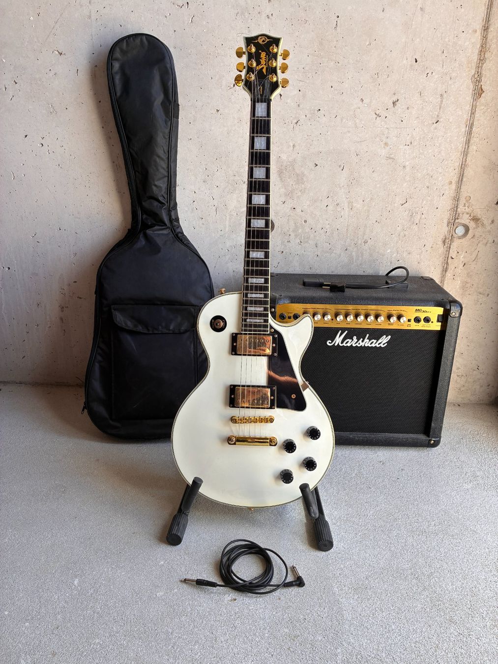 Marshall Strumenti musicali: Jaws Custom E-Gitarre + Marshall MG30DFX Amp – Usato da Boppelsen venduto da Marcellinho