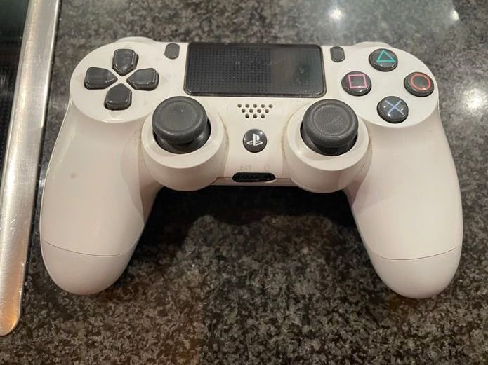 Sony Controller: Original Sony PS 4 Controller weiss – Usato da Bergdietikon venduto da antovale