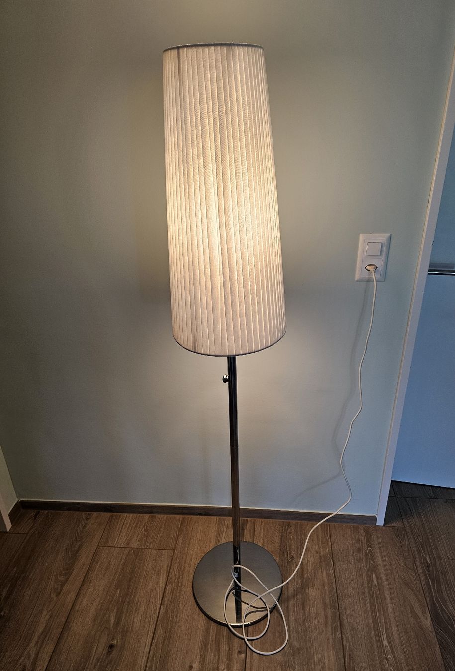 Ikea Lampade: Ikea Stehlampe Lunta dimmbar. Top Zustand – Usato da Hägendorf venduto da stadtrundfahrt
