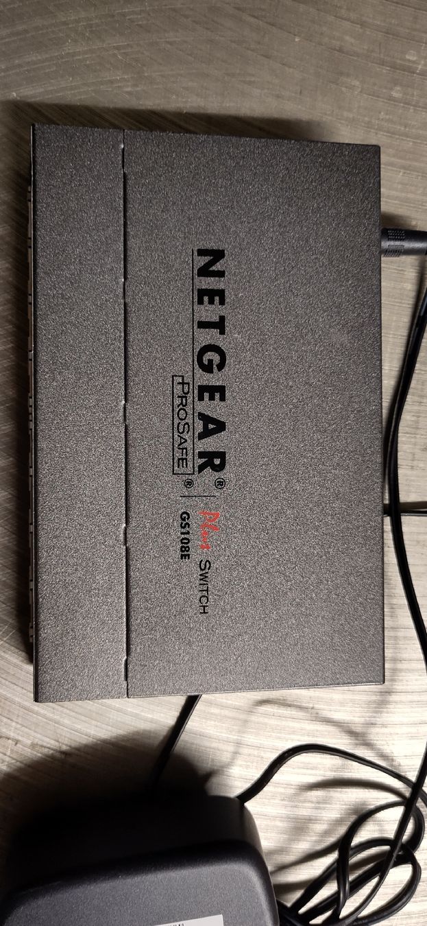 Netgear Hub & Switch: Netgear ProSafe Switch GS108 – Usato da Liebefeld venduto da robi15blue 1