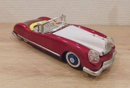 altes Blechauto mit originaler Verpackung