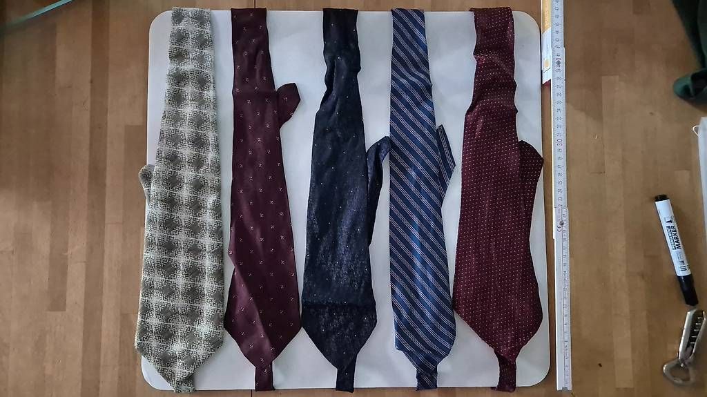 Cravatte: Vintage Herren Krawatten 5 Polyester & Seide – Usato da Zuerich venduto da Moysy