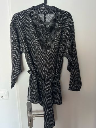 Zara Bluse schwarz-weiss gemustert mit Gürtel Grösse M