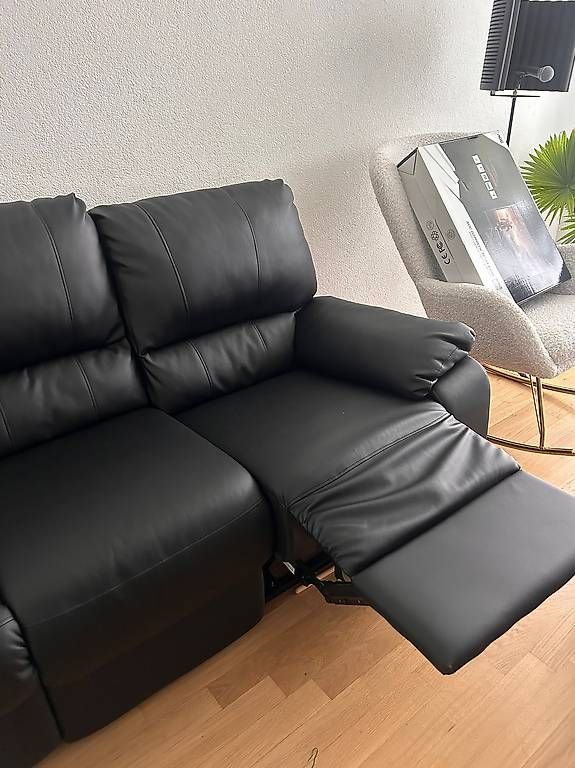 Conforama Divani: Schwarzes Sofa mit Relaxfunktion – Usato da Frasnacht venduto da jas_bn9w 1