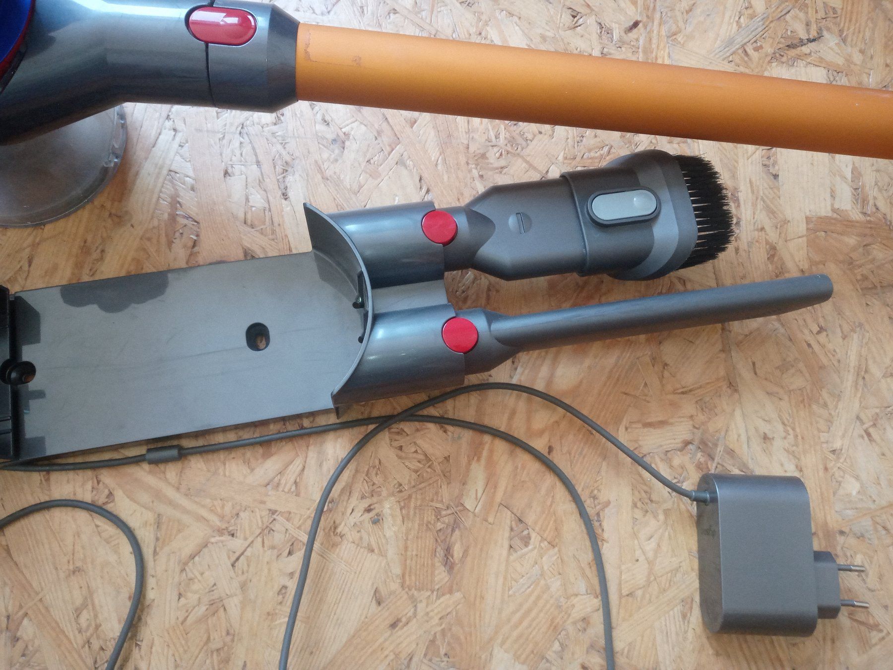 Dyson Staubsauger & Zubehör: Handstaubsauger Dyson V7 – Gebraucht aus Prez-vers-Siviriez von Monija70 1