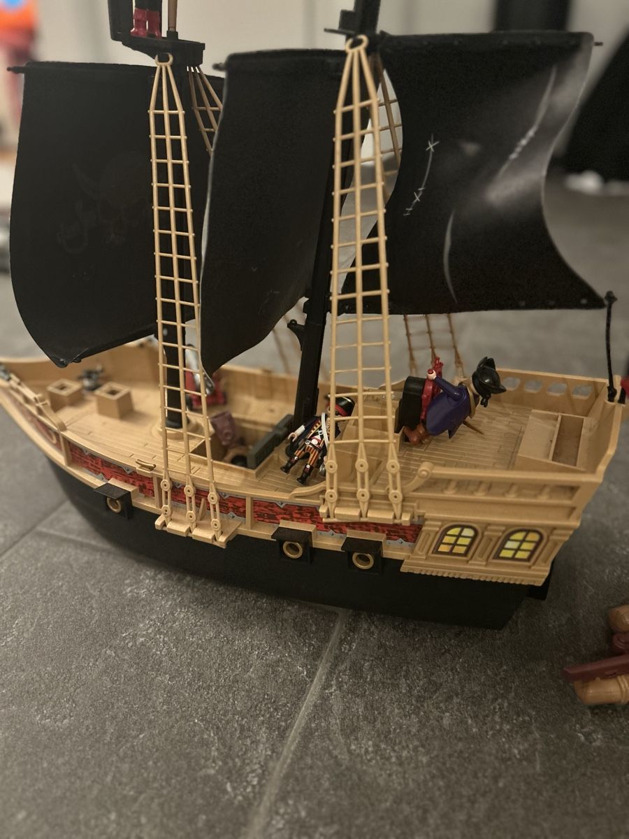 Playmobil Spielzeuge: Playmobil Piratenschiff mit Zubehör – Gebraucht aus Wanzwil von san_6zx5 1