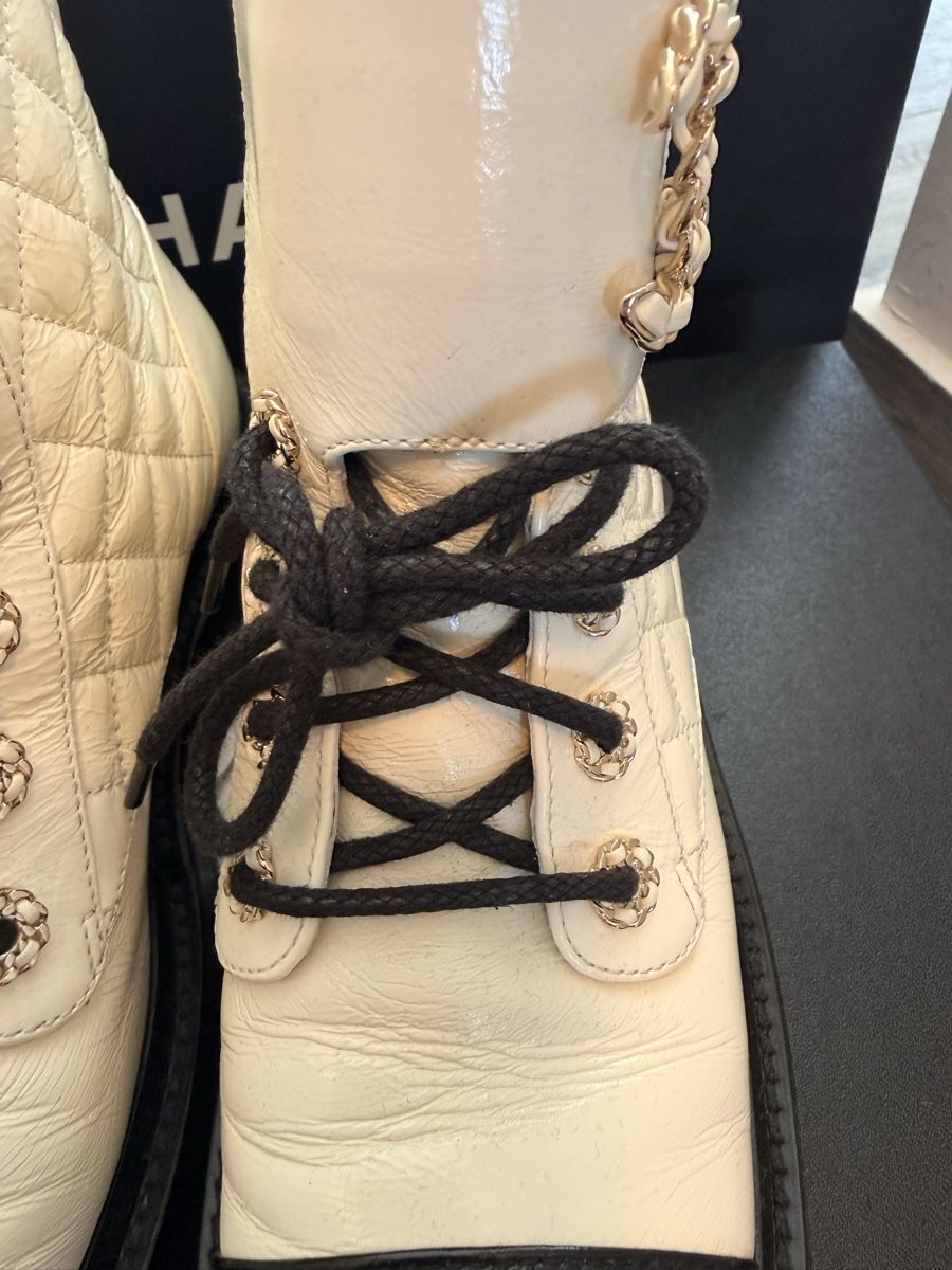 Chanel Chaussures femmes: Chanel Stiefelette  – D'occasion à Pratteln par Samantha... 7