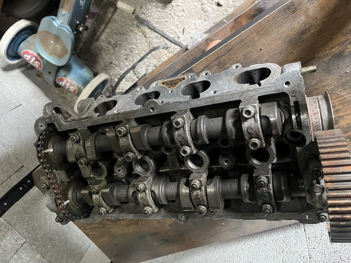 Volkswagen Tutti pezzi di ricambio auto: Zylinderkopf VW Golf Scirocco 16V – Usato da Lupfig venduto da ale_x9d8 3