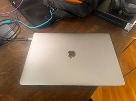 Macbook Pro 15.6'', 16Gb RAM, 2TB SSD, Intel I7 2.9GB Quad