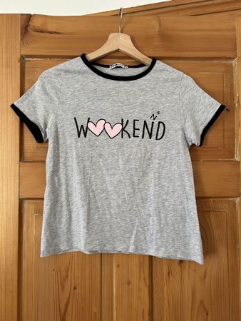 Graues T-Shirt "Weekend" mit Herzen, Gr. S, Top Zustand!