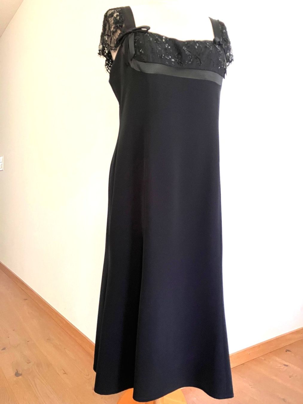 Kleider: Elegantes schwarzes Abendkleid mit Spitze – Neu (gemäss Beschreibung) aus Baar von leo_j8vl 1