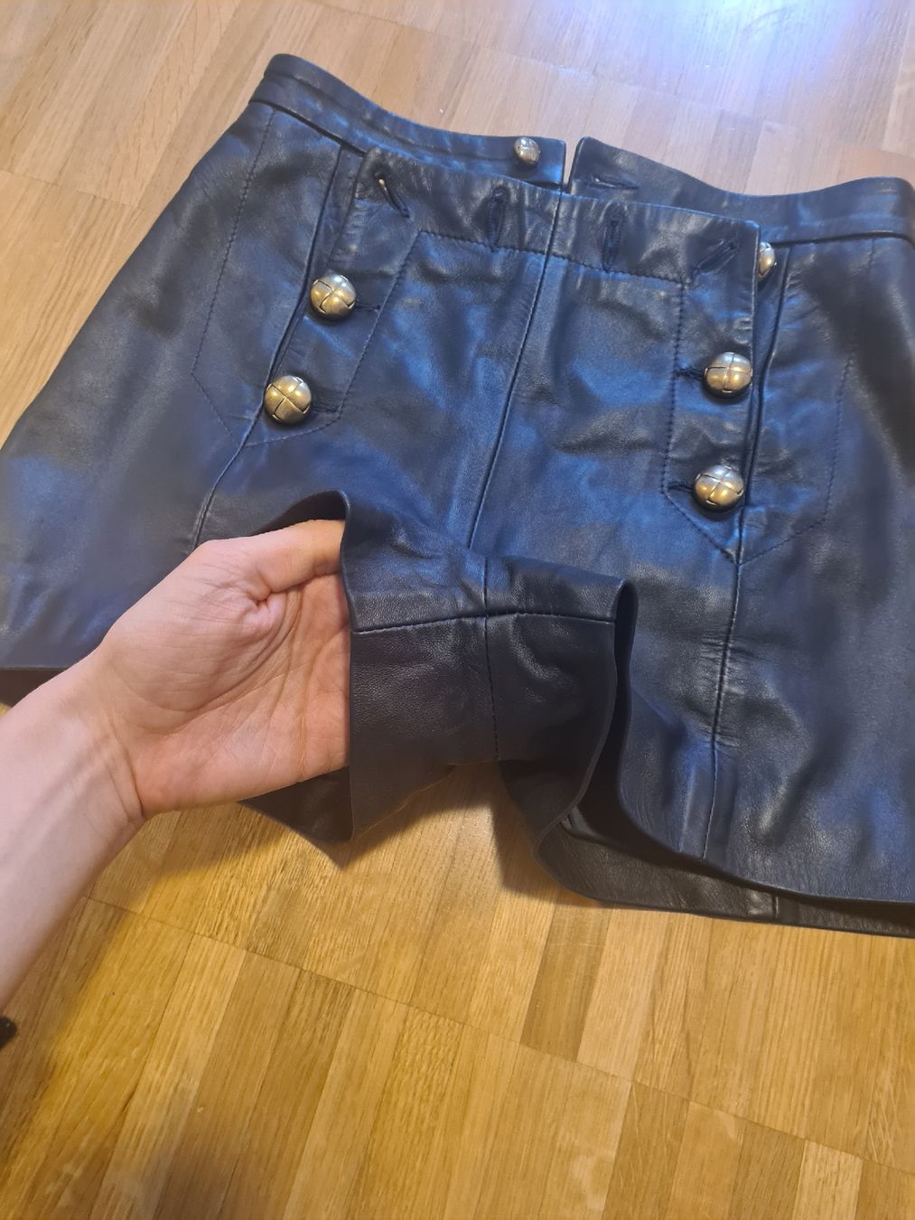 Pantaloni: Ledershorts Red Valentino Gr IT 40 – Usato da Kloten venduto da Kri23 2