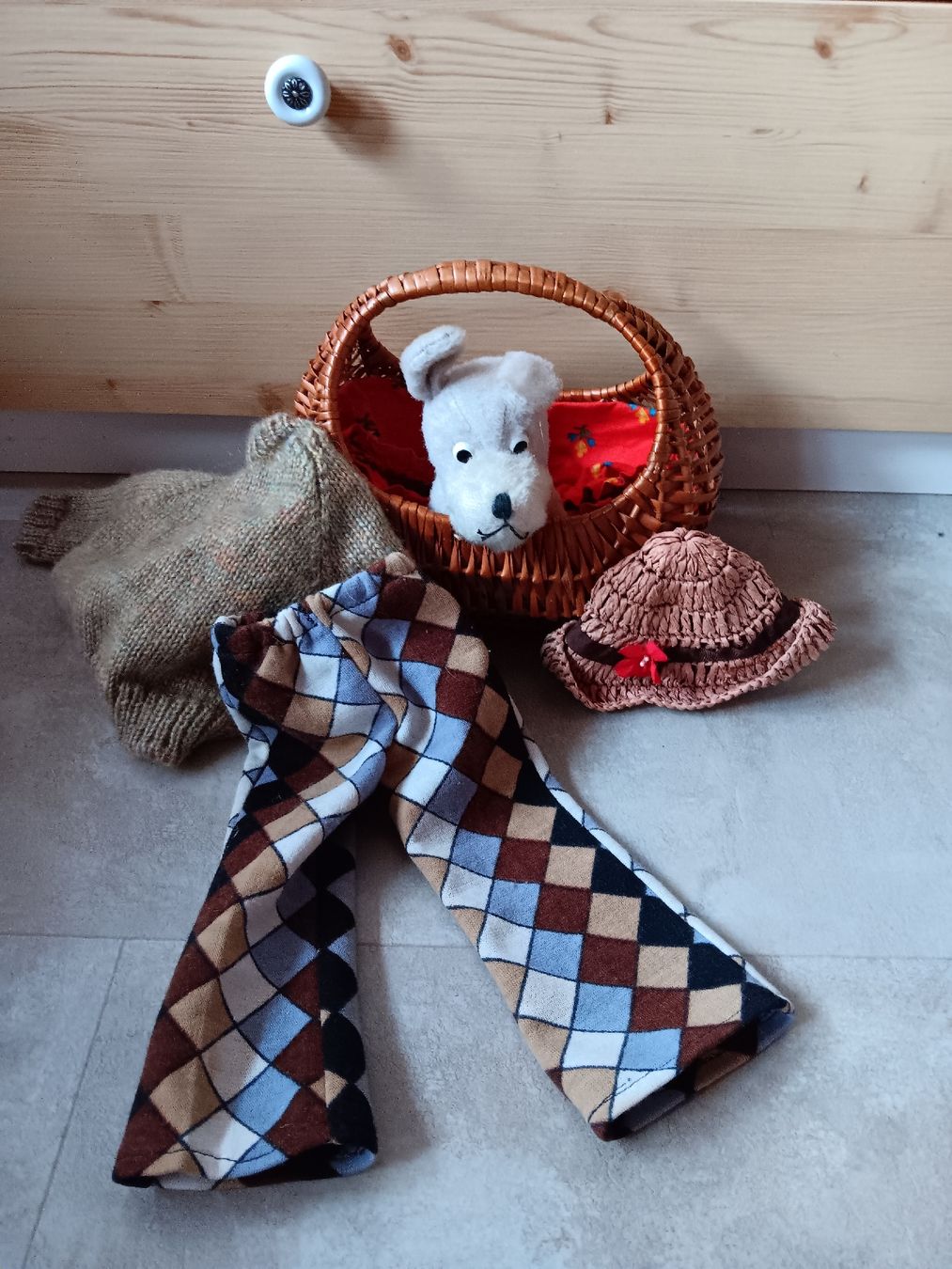 Giocattoli: Hund im Korb mit Puppenkleider – Usato da Rodels venduto da sol_pq169 3