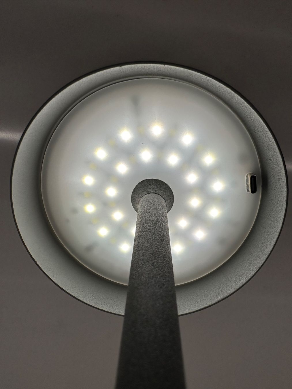 Lampen: Attraktive LED Tischleuchten einstell- & dimmbar, fabrikneu – Neu und originalverpackt aus Baar von bruderm01 8