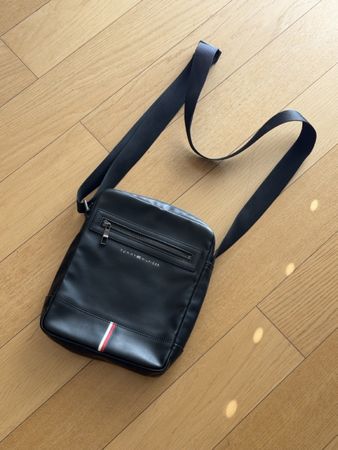Umhängetasche Tommy Hilfiger schwarz neuwertig
