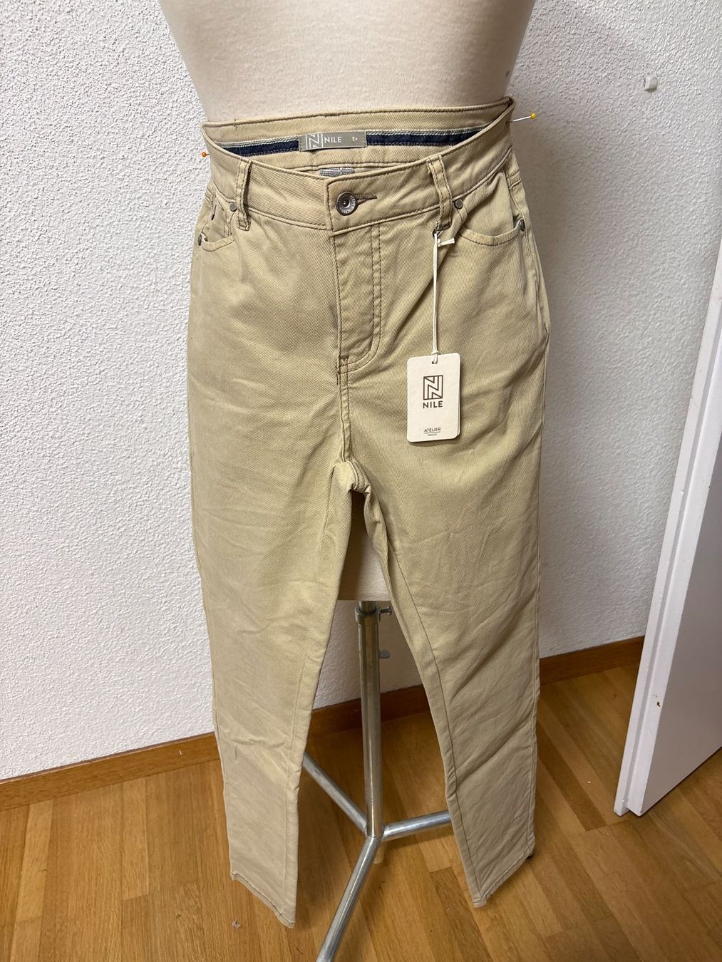 Nile Pantaloni: Schöne neue Nile Hose S plus – Nuovo (secondo la descrizione) da Maienfeld venduto da 8796
