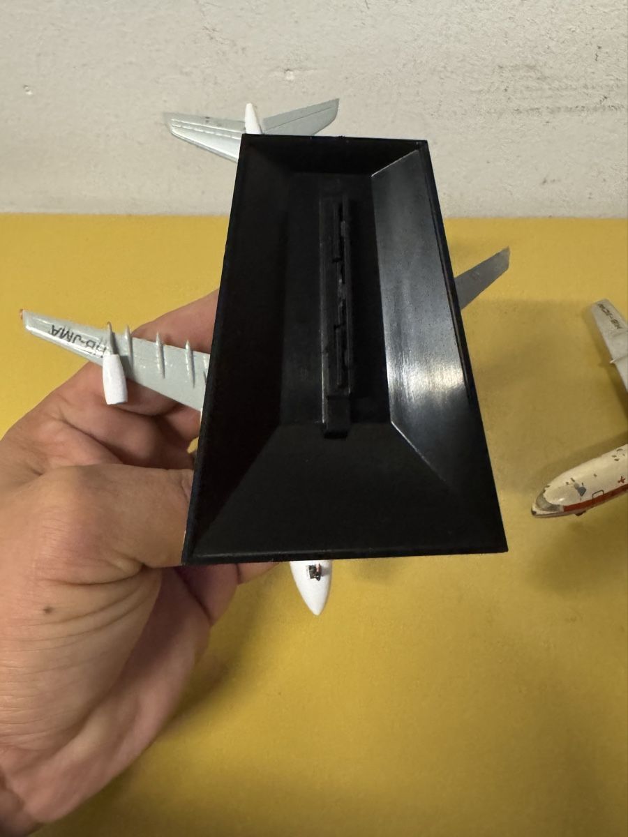 Modellbausätze & Standmodelle: Flugzeugmodelle Swissair, 2 Stck.  – Gebraucht aus Schlieren von Freundlich02 6