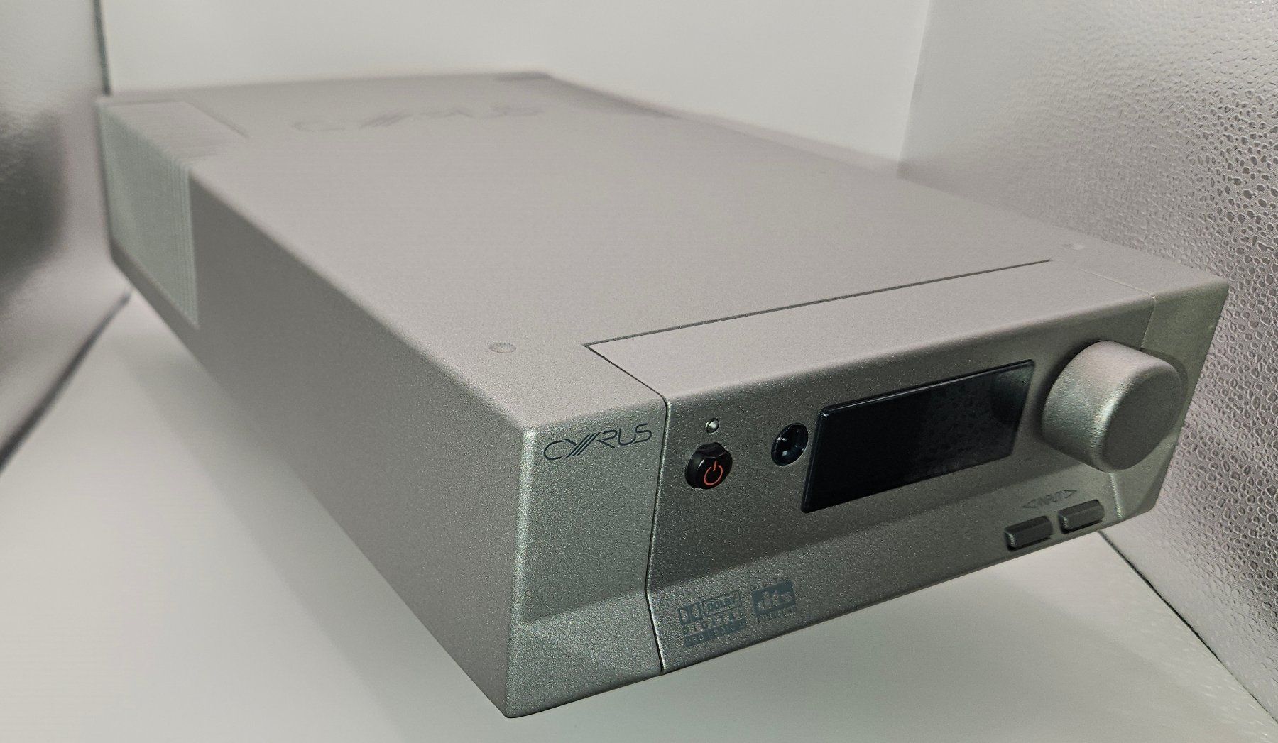 Ricevitori: Cyrus Audio AV8 Preamplifier mit Remote Control – Usato da Riazzino venduto da TicinoCarAudio 2