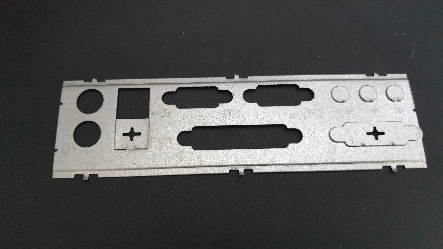 Schede madri: Mainboard Anschlussabdeckplatte – Usato da Stäfa venduto da Supertramp73 1