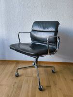 Vitra Eames Softpad Chair auf Rollen