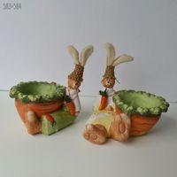 Zwei Eierbecher Hase