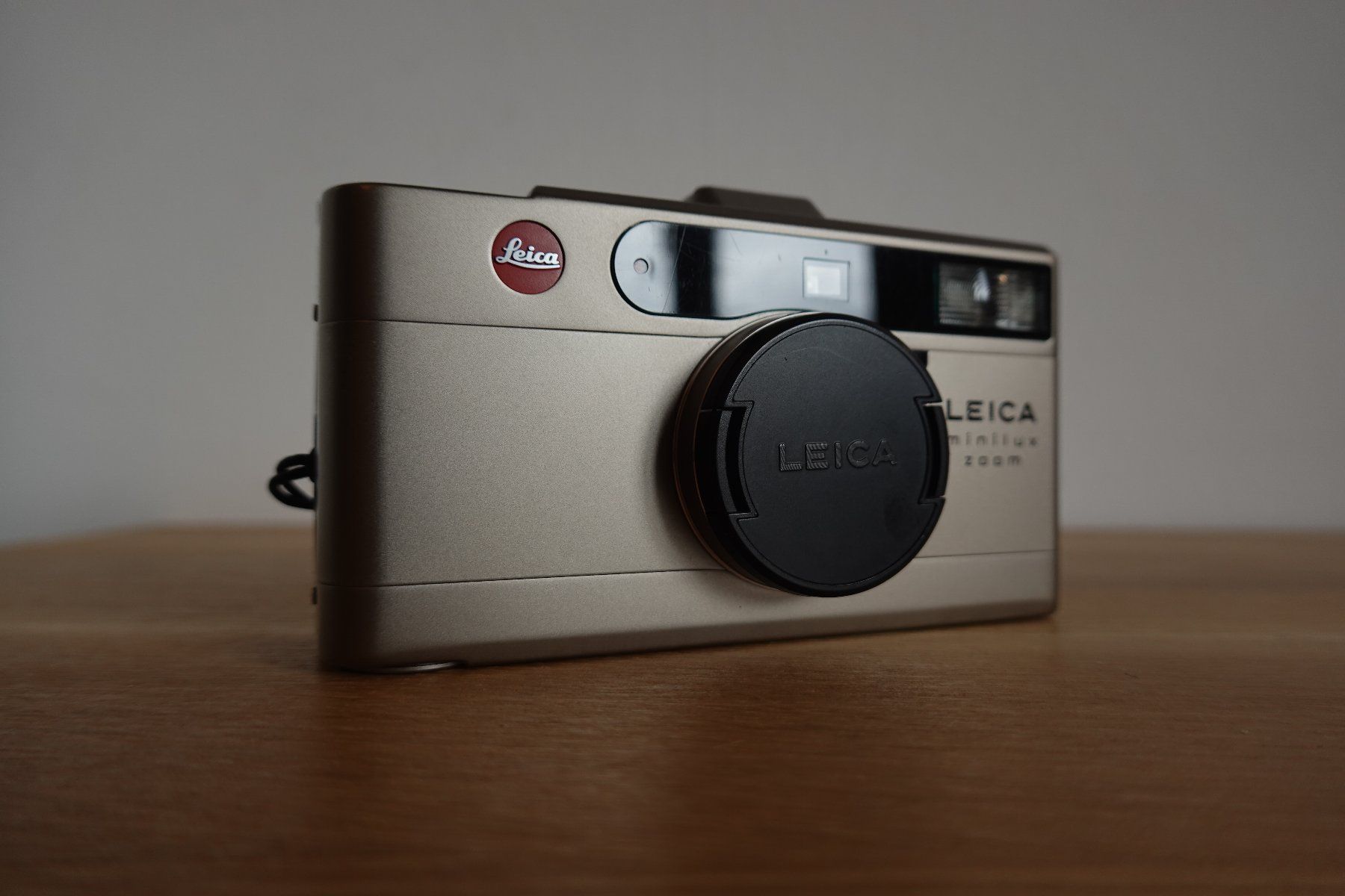Leica Fotocamera: Leica Minilux Zoom - Titan – Nuovo e nell'imballaggio originale da Fribourg venduto da mar_9vlt 9