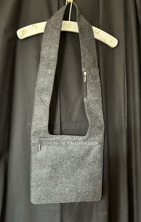 Stylish Grey Felt Shoulder Bag - Perfect for Autumn!