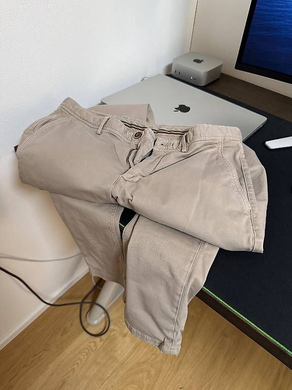 Massimo Dutti Pantaloni: Massimo Dutti Hose Beige - Größe 31 EU / 40 US - Luxus – Usato da Schübelbach venduto da Rahnmont