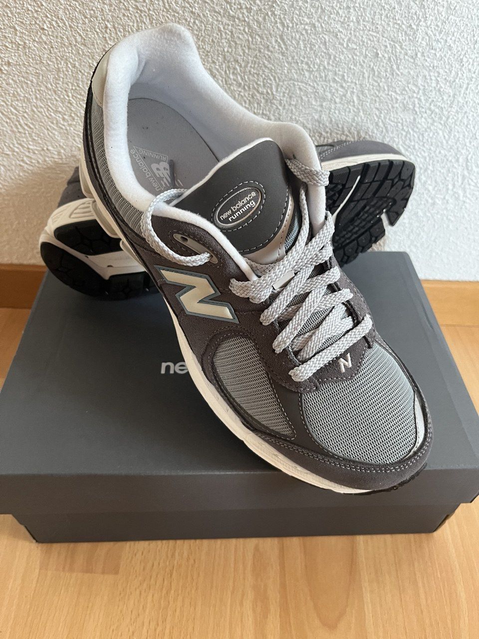 New Balance Scarpe da uomo: Chaussures New Balance 2002 R – Nuovo e nell'imballaggio originale da Chézard-St-Martin venduto da myk_5nbp 1