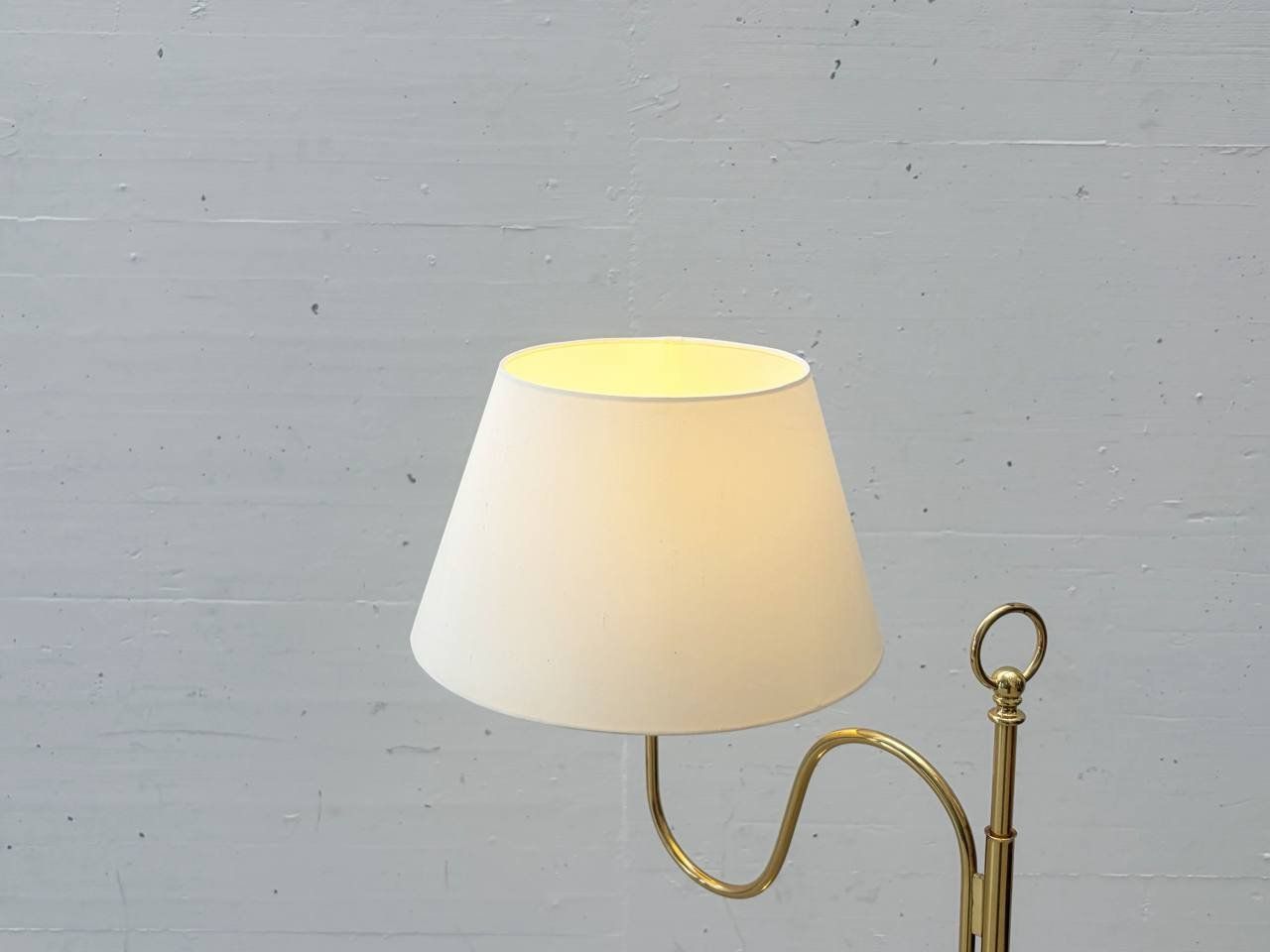 Lampade: Vintage höhenverstellbare Stehleuchte aus Messing – Usato da Zürich venduto da LeMoege 7
