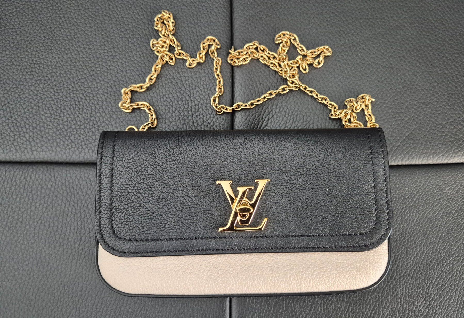Louis Vuitton Borse da donna: Louis  Vuitton  Lockme Phone – Usato da Greppen venduto da hploetscher