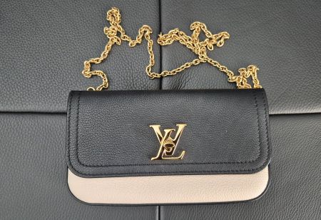 Louis  Vuitton  Lockme Phone