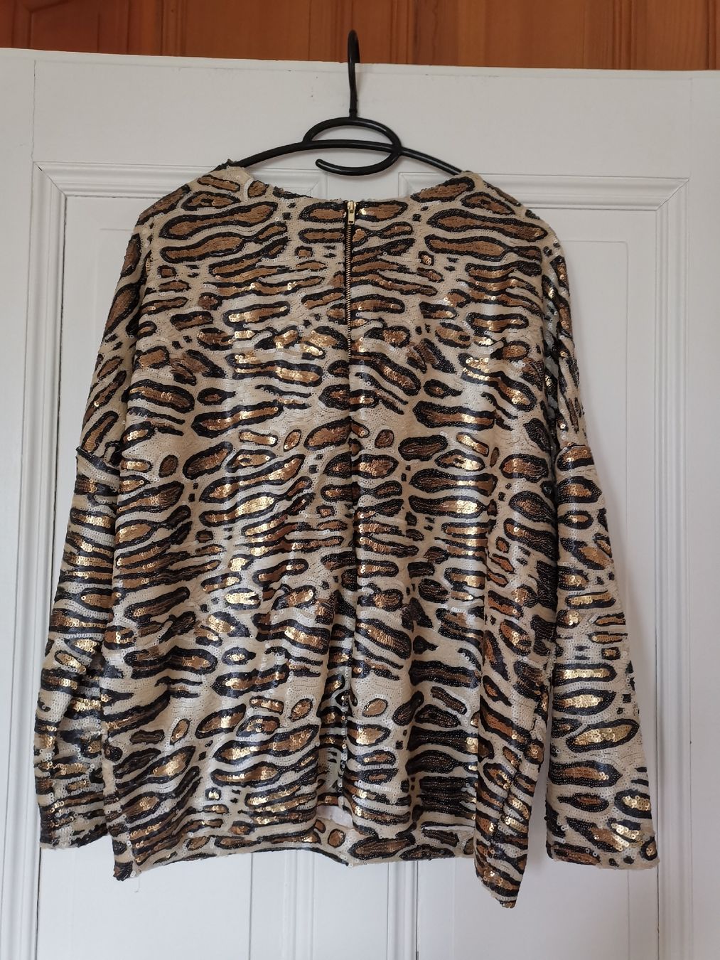 Zara Pullover & Sweatshirts: Zara Special Edition, Pailetten Leo Pulli  – Gebraucht aus Uerikon von pink_flamingo 1