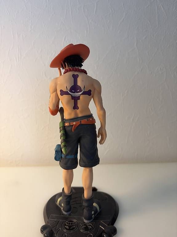 Statuette: Figurine one piece  – Usato da Chavannes-de-Bogis venduto da bla_7nrp 2