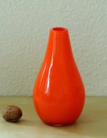 Vase en verre soufflé multicouche rouge orangé, Italie 1970s