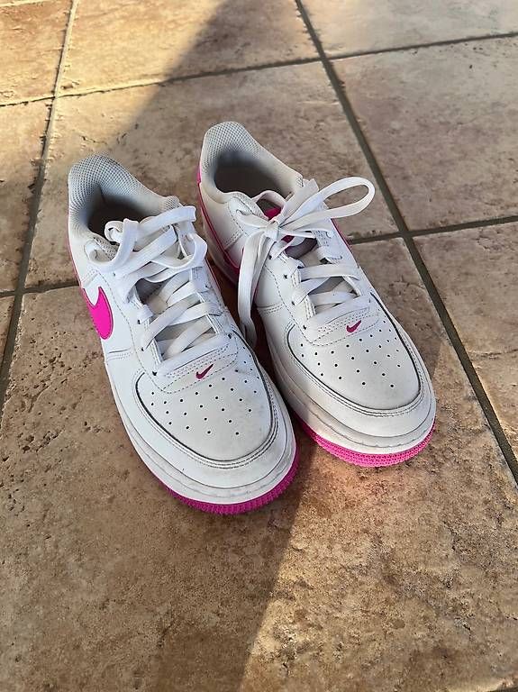 Damenschuhe: Nike Air Force 1 Low - White/Pink Foam – Gebraucht aus Le Locle von inf_8x7d 1