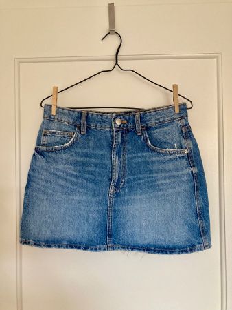 Kurzer Jeansrock von ZARA