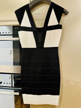 Bodycon Kleid der Marke Guess (S) - neu