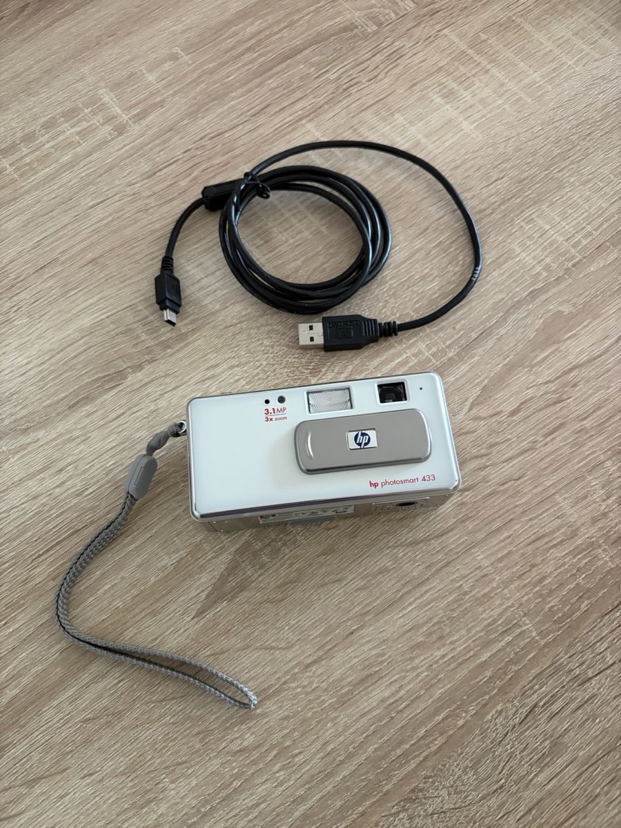 Hewlett Packard Kamera: HP Photosmart 433 digital camera with USB cable – Gebraucht aus Interlaken von giorgiotraverso