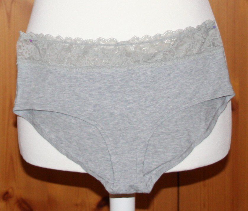 Sonstige Unterwäsche: Hose hellgrau Gr. L (43) – Gebraucht aus Flüelen von Diversicum-Textil