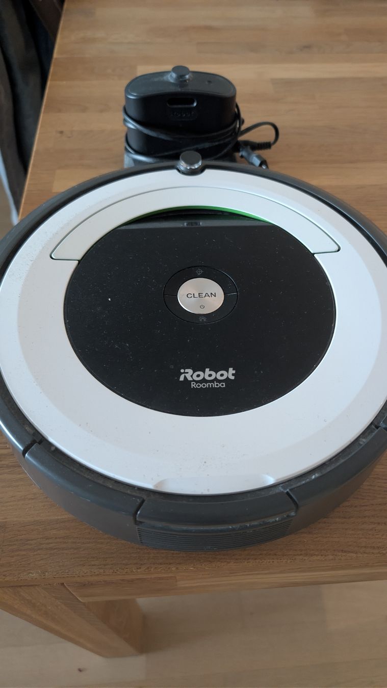Irobot Staubsauger & Zubehör: Saugroboter iRobot Roomba mit Ladestation gebraucht – Gebraucht aus Balgach von daaniii86
