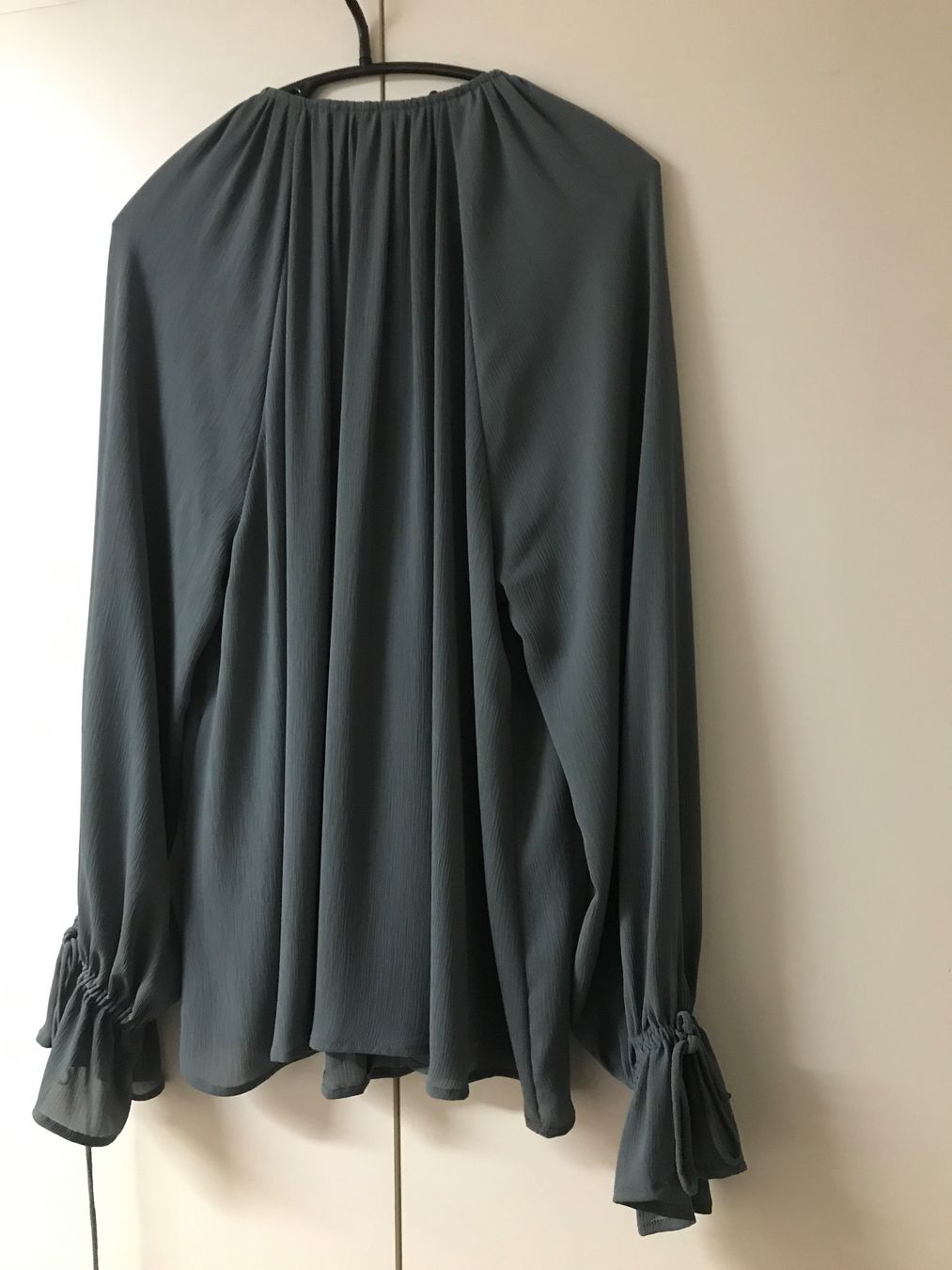 H&M Camicette: Coole Bluse in Petrol Gr S mit Rüschen – Nuovo (secondo la descrizione) da St. Margrethen SG venduto da kellenbh 1