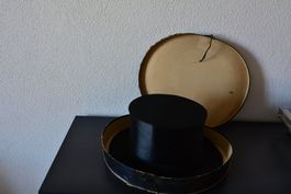 Klappzylinder / Chapeau Claque mit Original-Hutschachtel